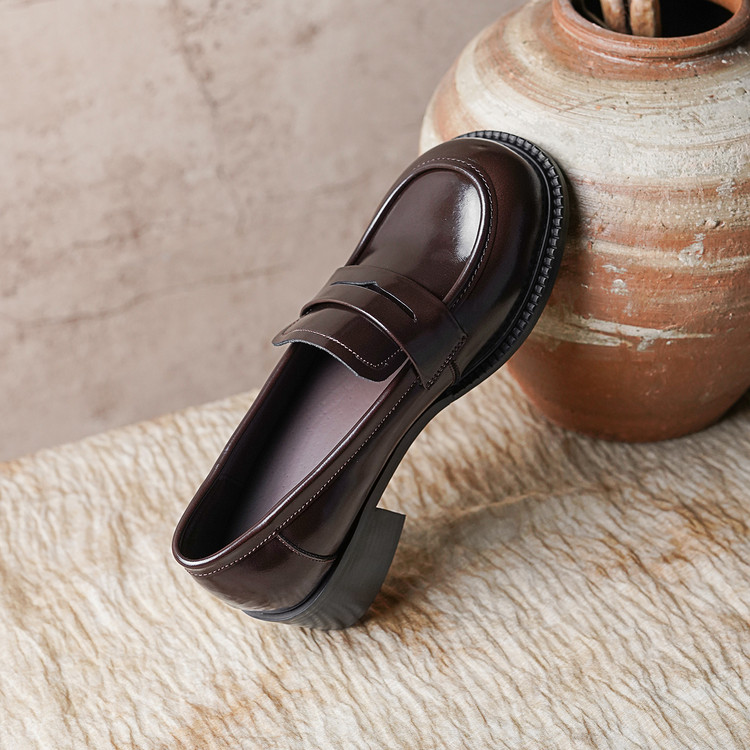 Women's Minimalist Leather Loafers with Chunky Mid Heel